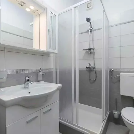 شقة In 14226 تْسْغيكفانِتْسا