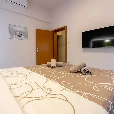 Apartment In 14226 *