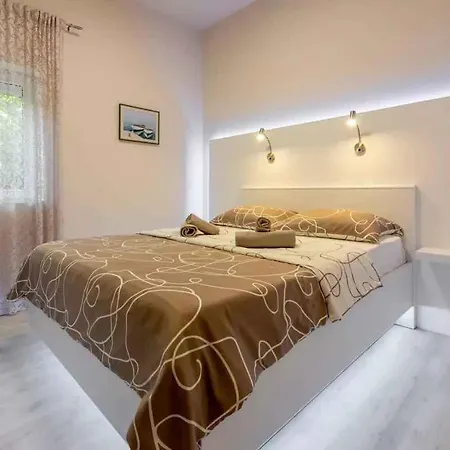 Apartment In 14226