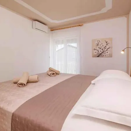 Apartment In 14226
