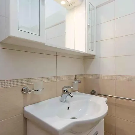Apartment In 14226 *