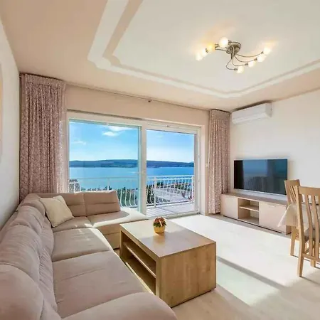 Apartment In 14226 *