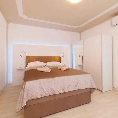 Apartament In 14226