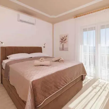 In 14226 Apartment *
