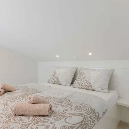 Apartment In 14226