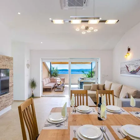 Apartment In 14226 *