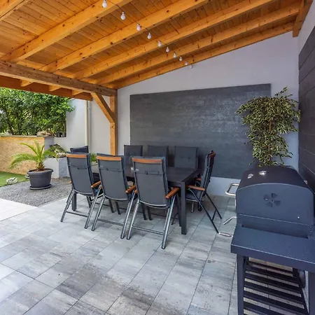 Apartament In 14226 *